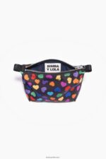 ⁦كو Bimba Y Lola قلوب طباعة علبة مكياج شبه منحرف النايلون أسود 24BTV41116 مُكَمِّلات⁩ - الصورة ⁦3⁩