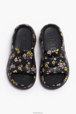 ⁦كو Bimba Y Lola منصة طباعة زهور الأكريليك flip-flop أسود 24BTV4595 القدم⁩ - الصورة ⁦5⁩